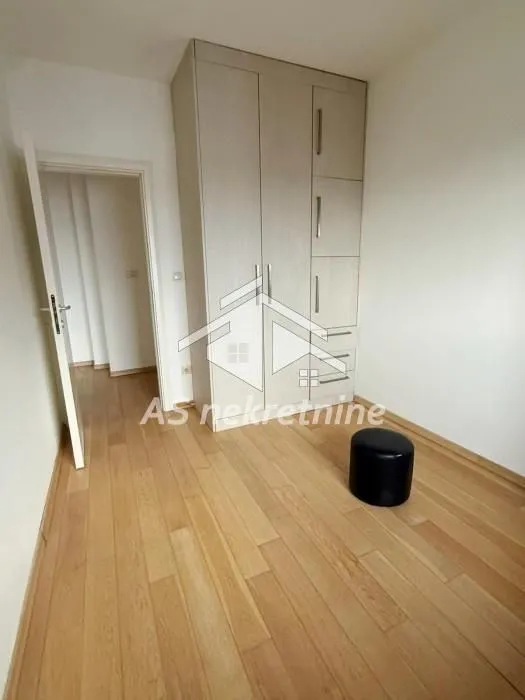 Rent, three bedroom apartment, 73m², Crveni Krst, Beograd