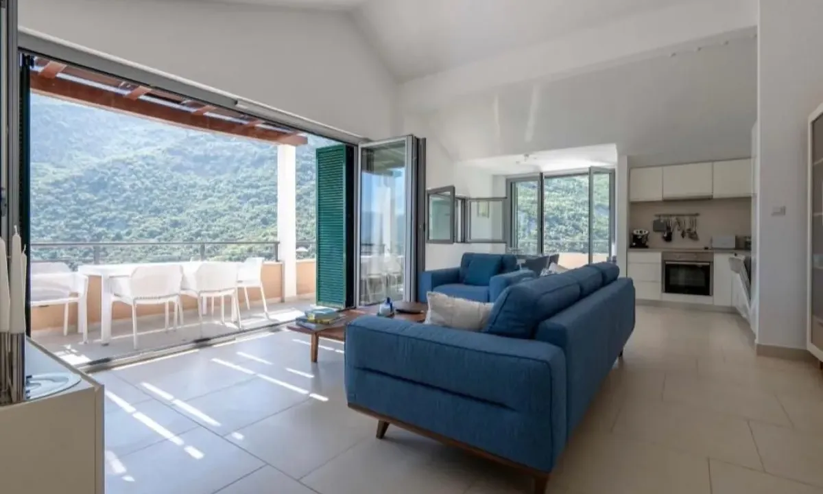 Sale, two bedroom apartment, 90m², Morinj, Kotor