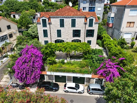 Kuća in Topla