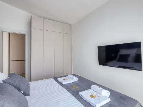 Rent, one bedroom apartment, 44m², Bečići, Budva - image 10