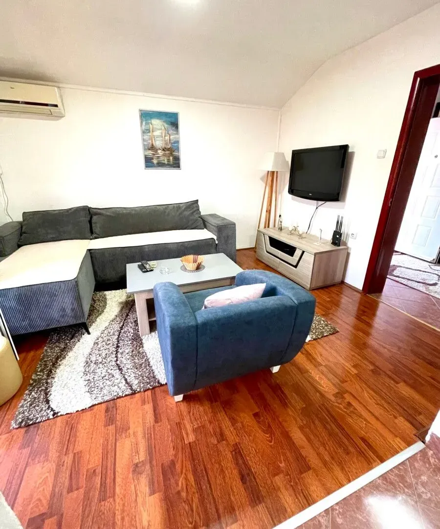 Izdavanje, dvosoban stan, 70m², Gornja Gorica, Podgorica