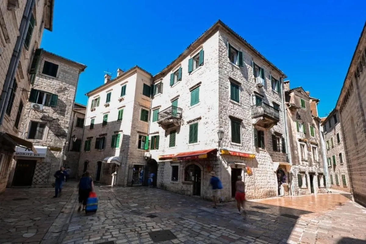 Prodaja, trosoban stan, 90m², Grad, Kotor