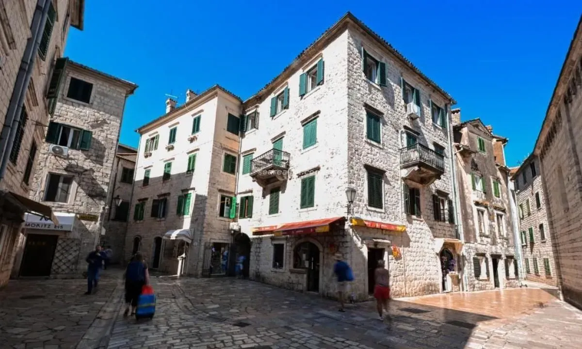 Prodaja, trosoban stan, 90m², Grad, Kotor