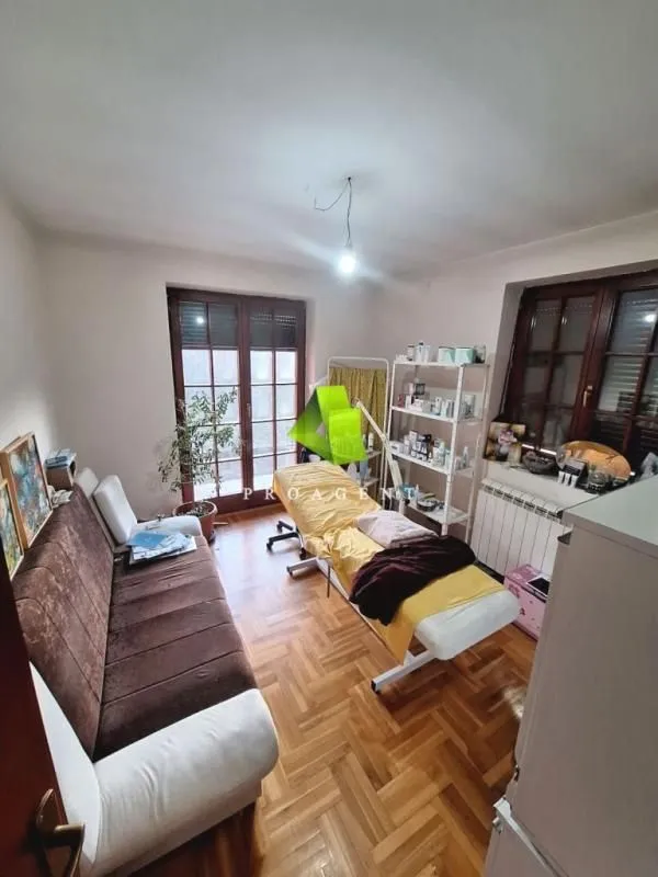 Rent, house, 220m², Palilula, Niš