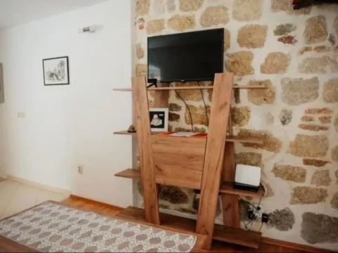 Rent, one bedroom apartment, 40m², Stari Grad Kotor, Kotor - image 9