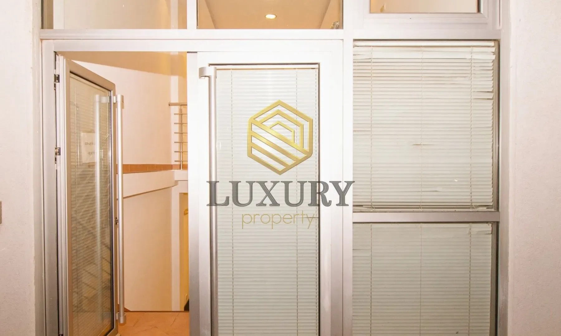 Izdavanje, poslovni prostor, 46m², Centar, Podgorica