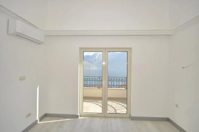 Prodaja, četvorosoban stan, 123m², Herceg Novi, Crna Gora