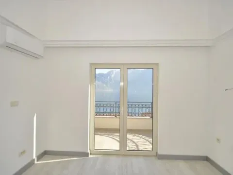 Prodaja, četvorosoban stan, 123m², Herceg Novi, Crna Gora - image 8