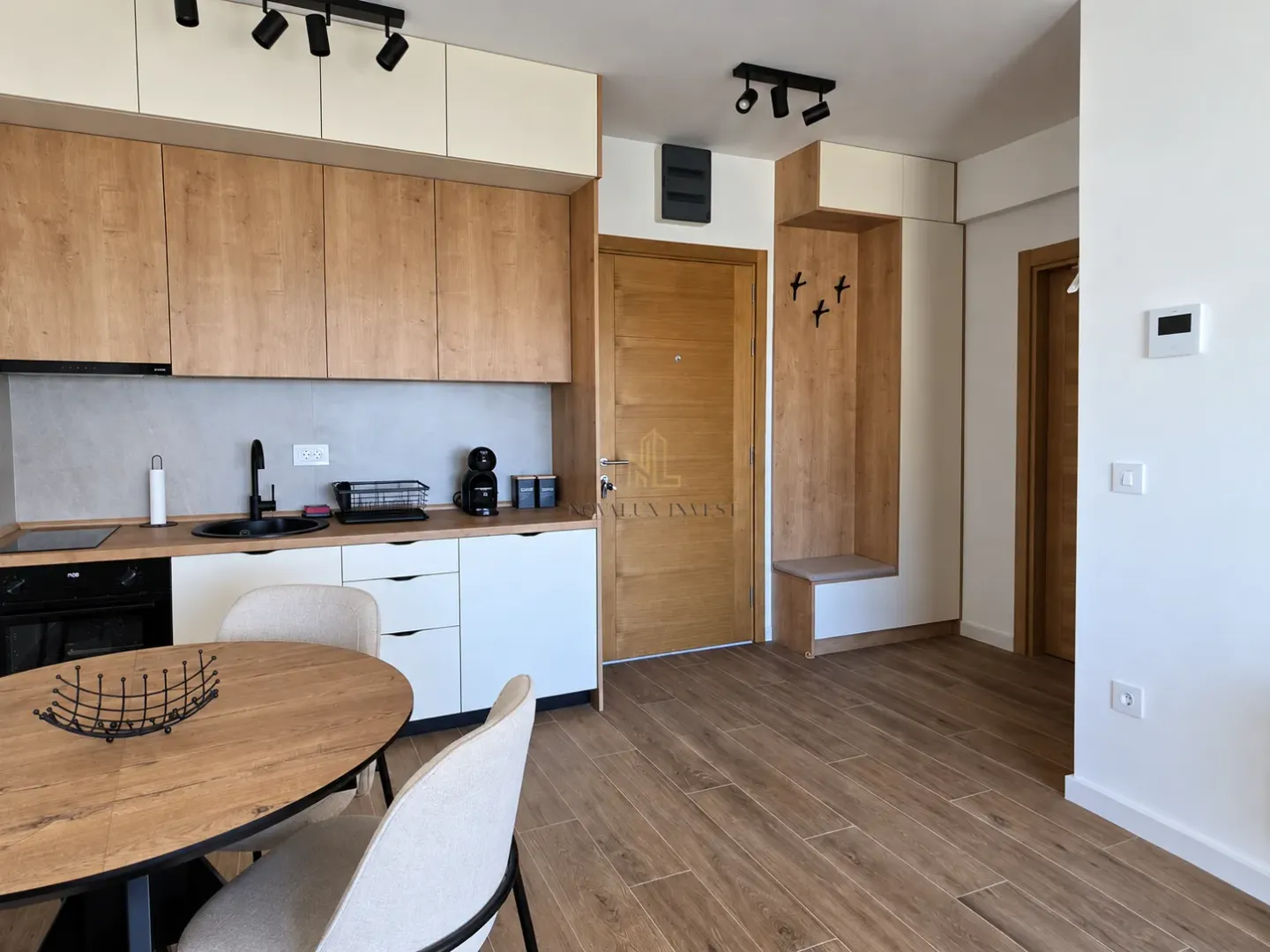 Modern kitchen with a dining table and built-in units.
