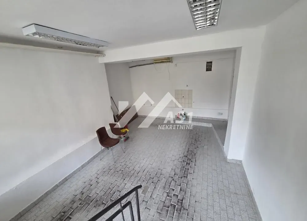 Izdavanje, poslovni prostor, 33m², Sajam, Novi Sad Sve Podlokacije