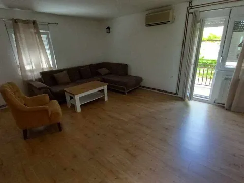 Izdavanje, kuća, 200m², Blok 9, Podgorica - image 4