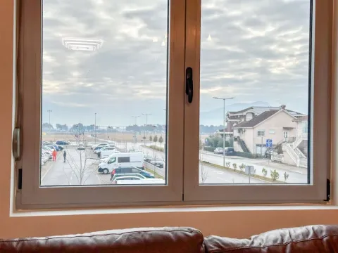 Izdavanje, dvosoban stan, 75m², Stari Aerodrom, Podgorica - image 3