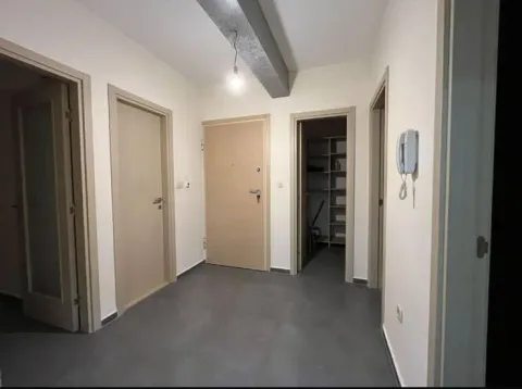 Prodaja, četvorosoban stan, 100m², City Kvart, Podgorica - image 9