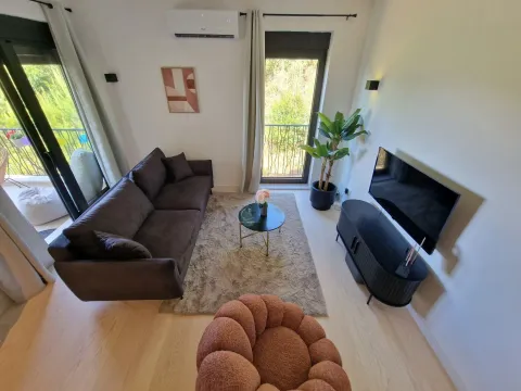 Rent, one bedroom apartment, 46m², Budva, Crna Gora - image 18