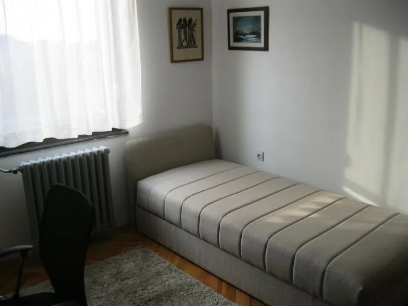 Izdavanje, četvorosoban stan, 96m², Centar, Niš