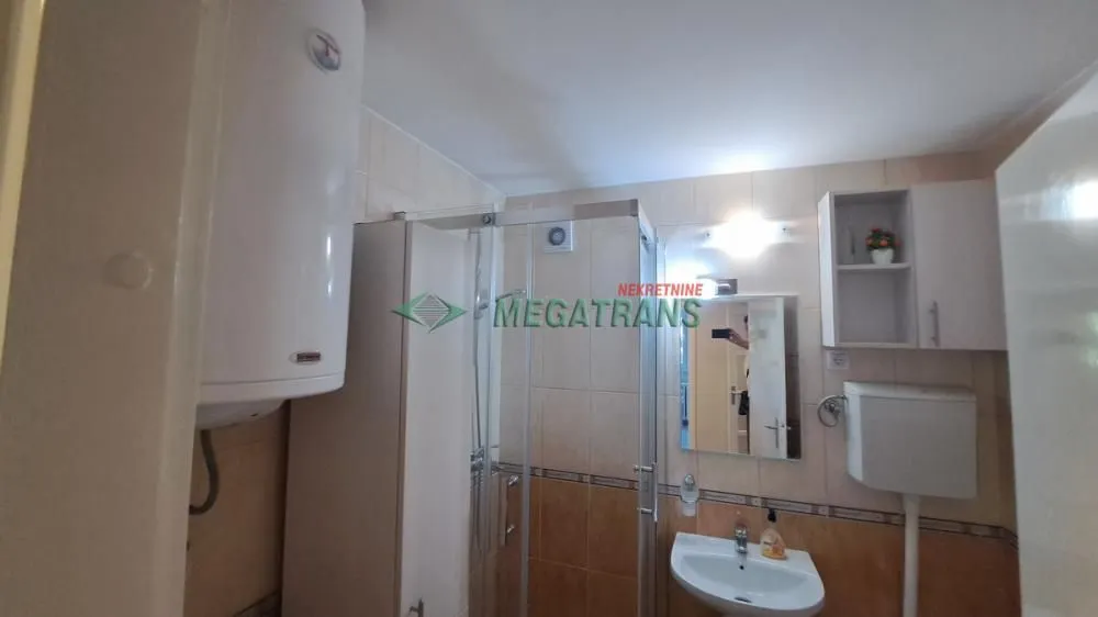 Izdavanje, dvosoban stan, 50m², Bulevar Oslobodjenja, Novi Sad Sve Podlokacije