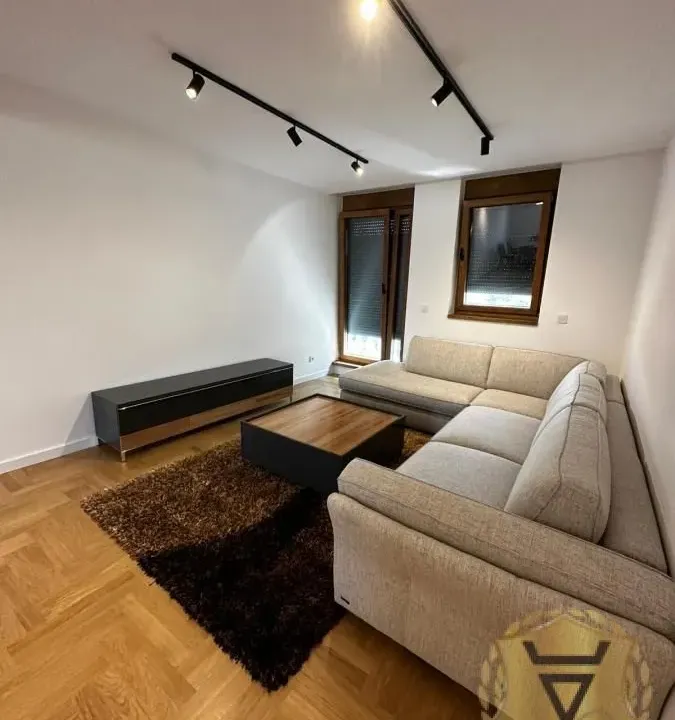 Izdavanje, trosoban stan, 80m², Stari Grad, Beograd