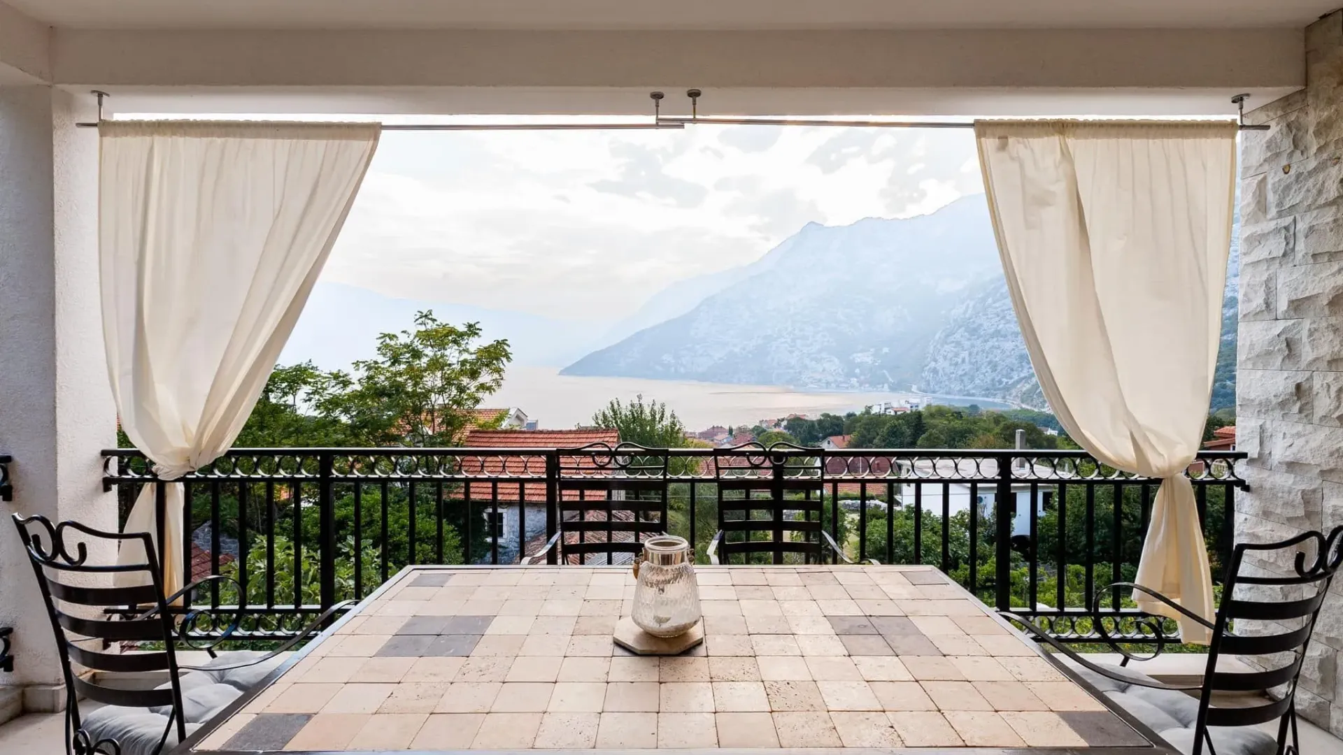 Sale, two bedroom apartment, 82m², Risan, Kotor