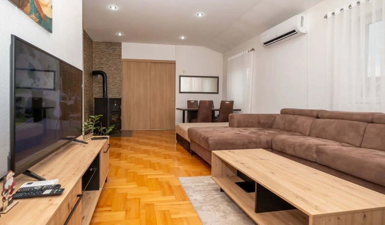 Prodaja, kuća, 258m², Pod Goricom, Podgorica