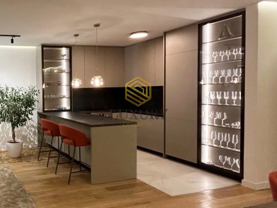 Izdavanje, dvosoban stan, 108m², Central Point, Podgorica