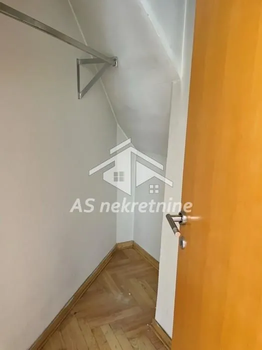 Izdavanje, stan, 207m², Kalenić Pijaca, Vračar Sve Podlokacije