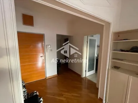 Izdavanje, trosoban stan, 80m², Stari Grad, Beograd - image 19