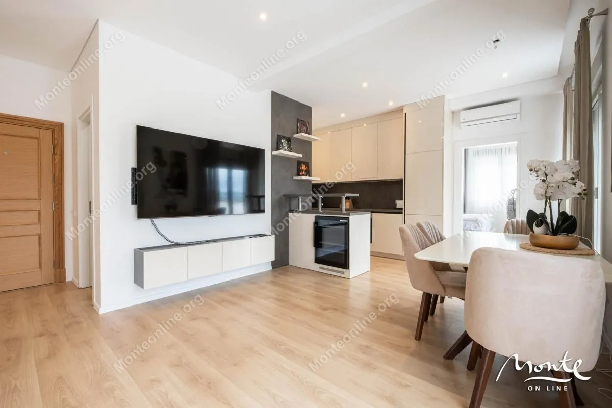 Prodaja, dvosoban stan, 90m², Tivat, Crna Gora