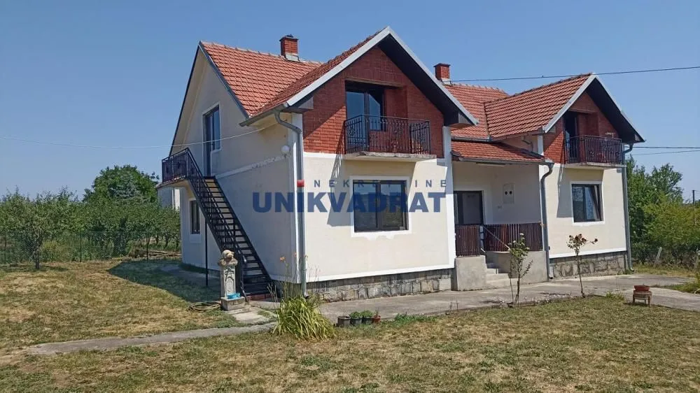 Prodaja, kuća, 280m², Centar, Topola