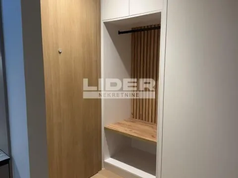 Izdavanje, trosoban stan, 86m², Savski Venac, Beograd - image 3