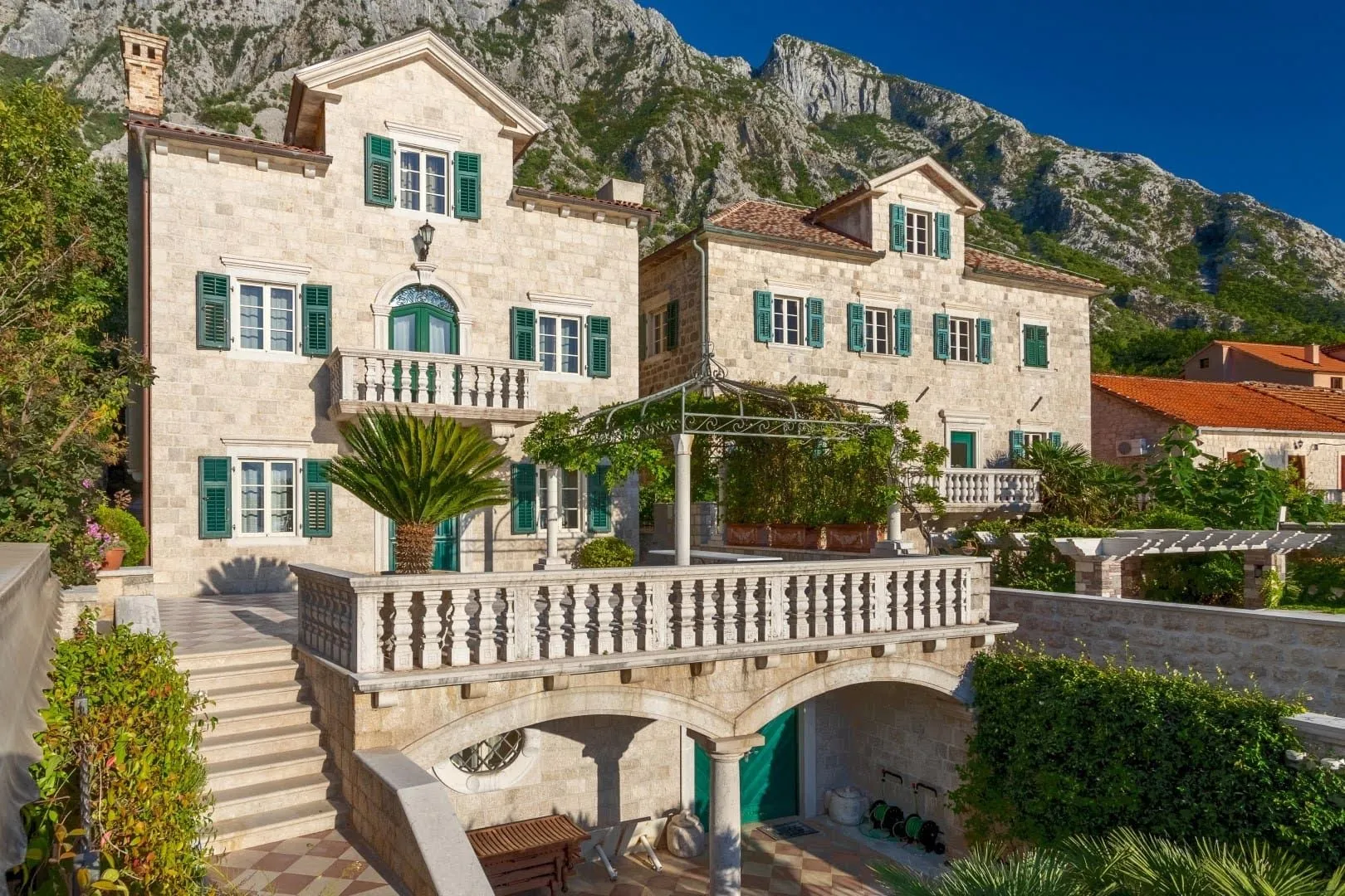 Sale, house, 436m², Ljuta, Kotor