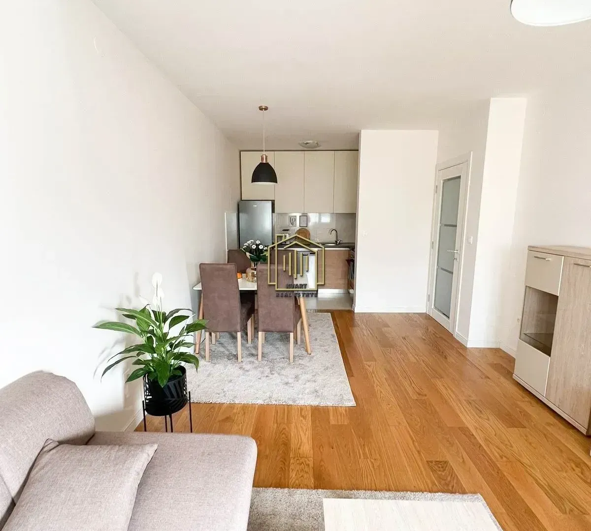 Izdavanje, jednosoban stan, 49m², Central Point, Podgorica