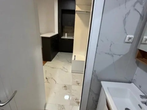 Izdavanje, jednosoban stan, 50m², Centar, Bar - image 7