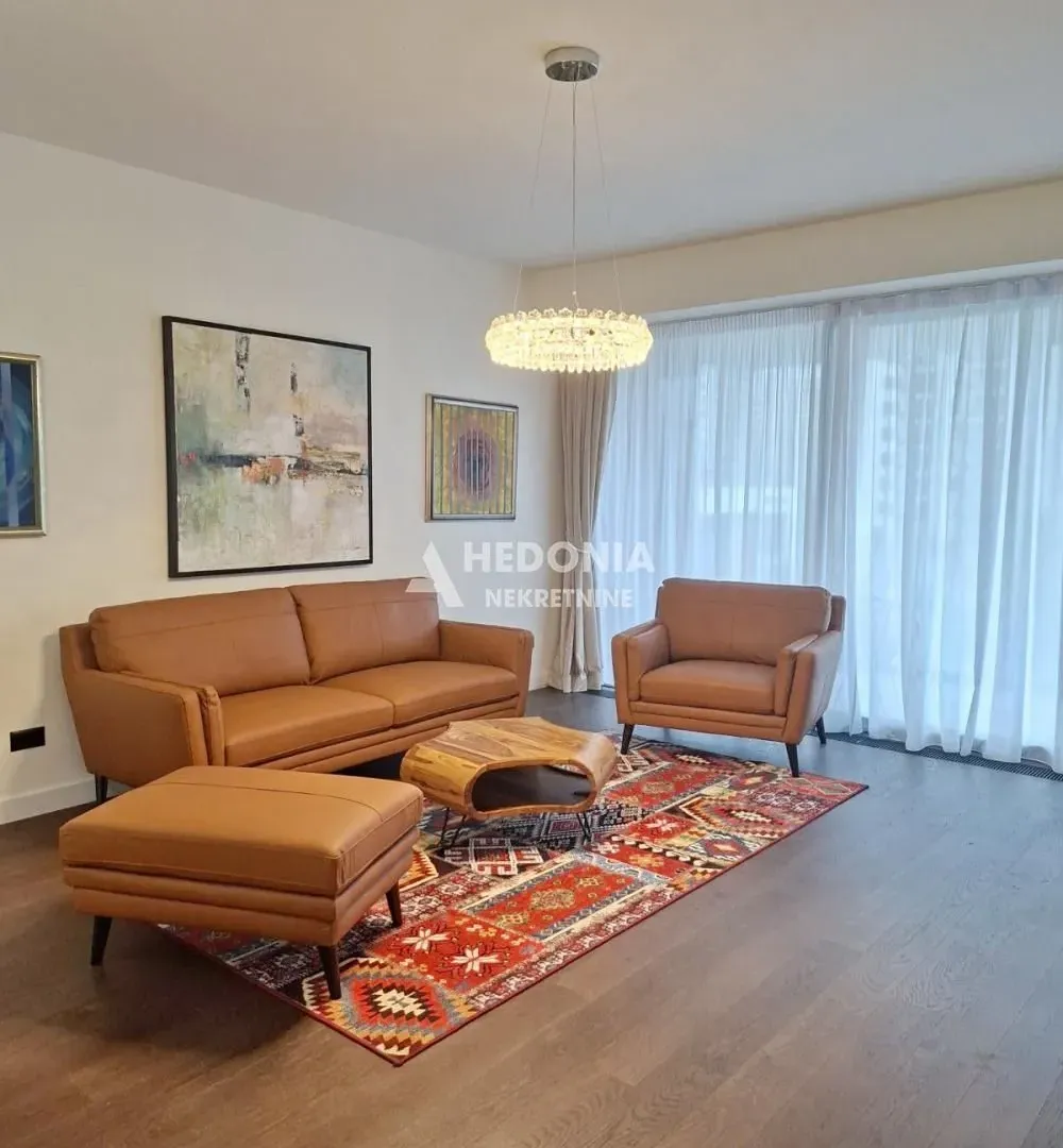 Izdavanje, trosoban stan, 110m², Savski Venac, Beograd