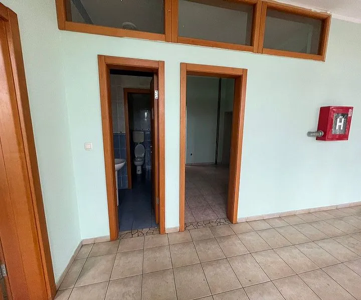 Rent, office space, 2600m², Stara Pazova, Srbija