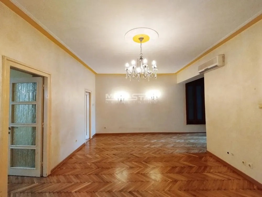 Izdavanje, trosoban stan, 90m², Vračar Sve Podlokacije, Beograd