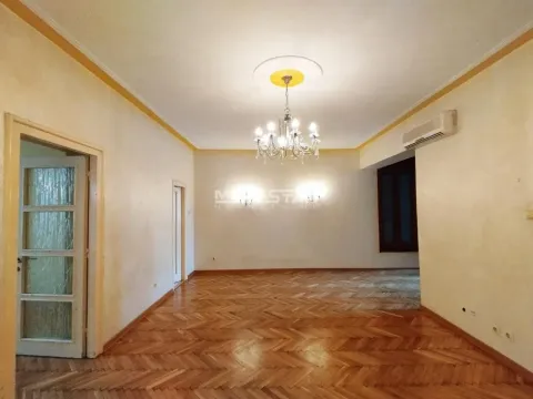 Izdavanje, trosoban stan, 90m², Vračar Sve Podlokacije, Beograd