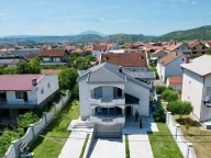 Izdavanje, kuća, 320m², Podgorica, Crna Gora - image 1