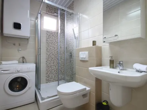 Izdavanje, dvosoban stan, 75m², Centar, Budva - image 6