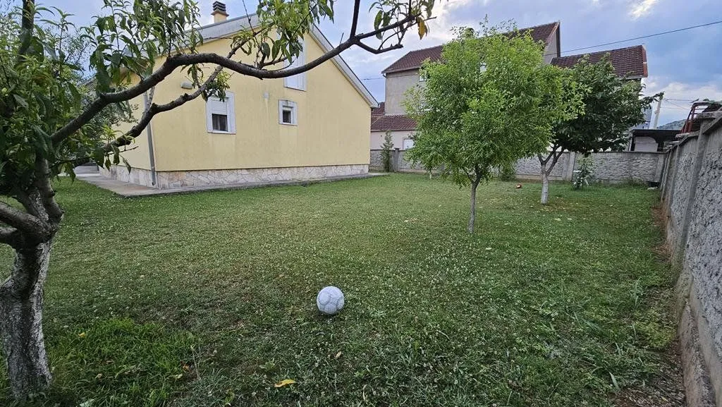 Sale, house, 80m², Tološi, Podgorica