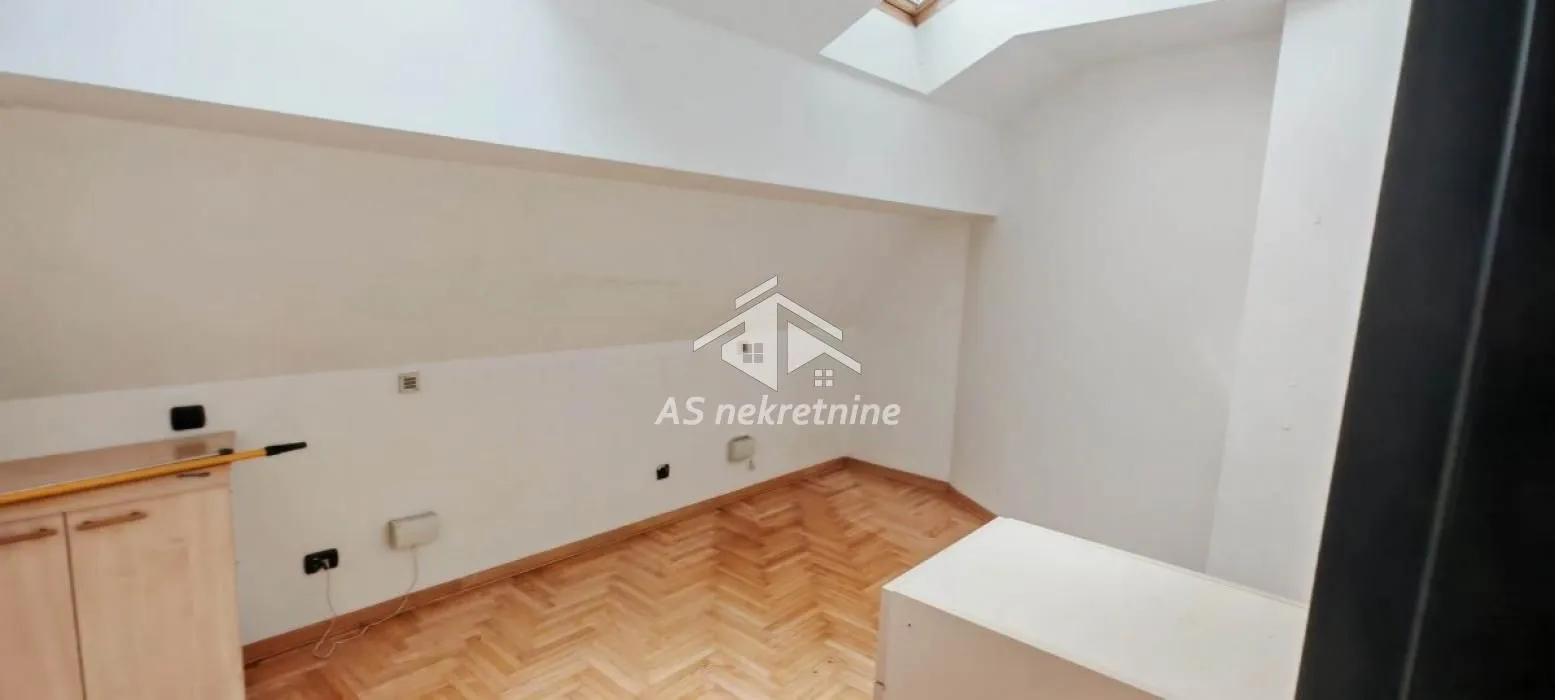 Prodaja, stan, 207m², Kalenić Pijaca, Vračar Sve Podlokacije