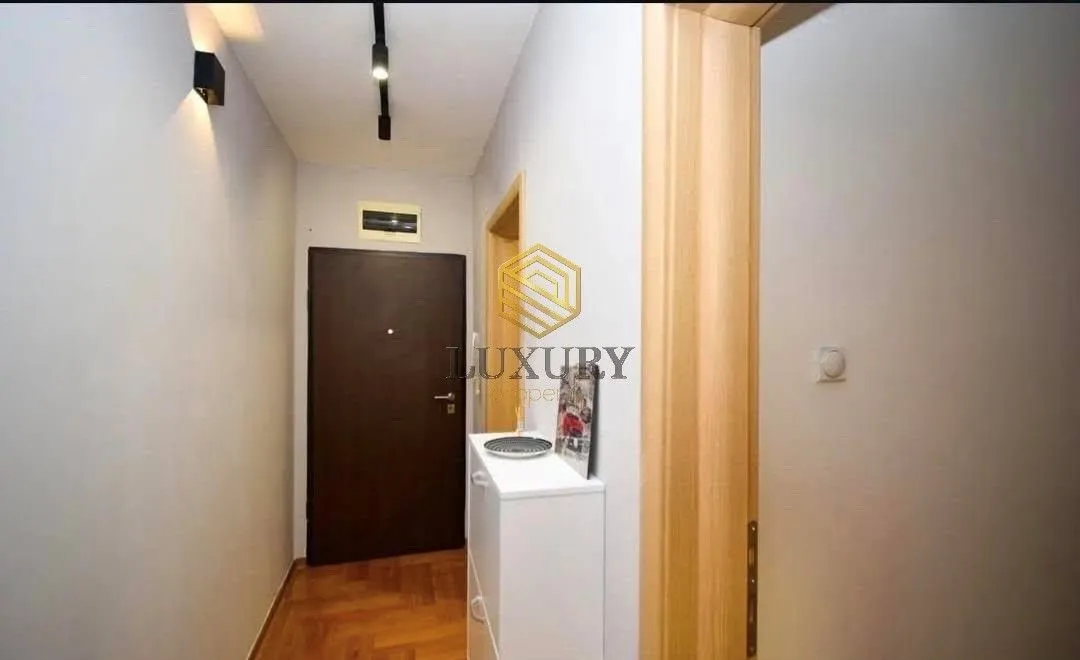 Prodaja, jednosoban stan, 37m², Centar, Podgorica