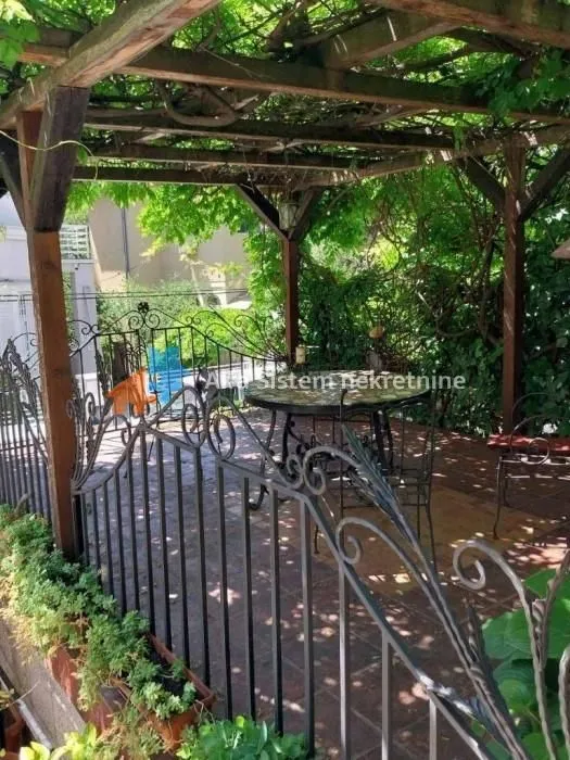 Rent, apartment, 250m², Neimar, Vračar Sve Podlokacije