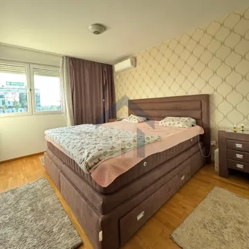 Furnished bedroom with a double bed. - image 10