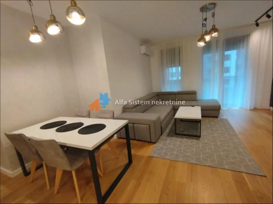 Izdavanje, trosoban stan, 95m², Trošarina, Voždovac Sve Podlokacije