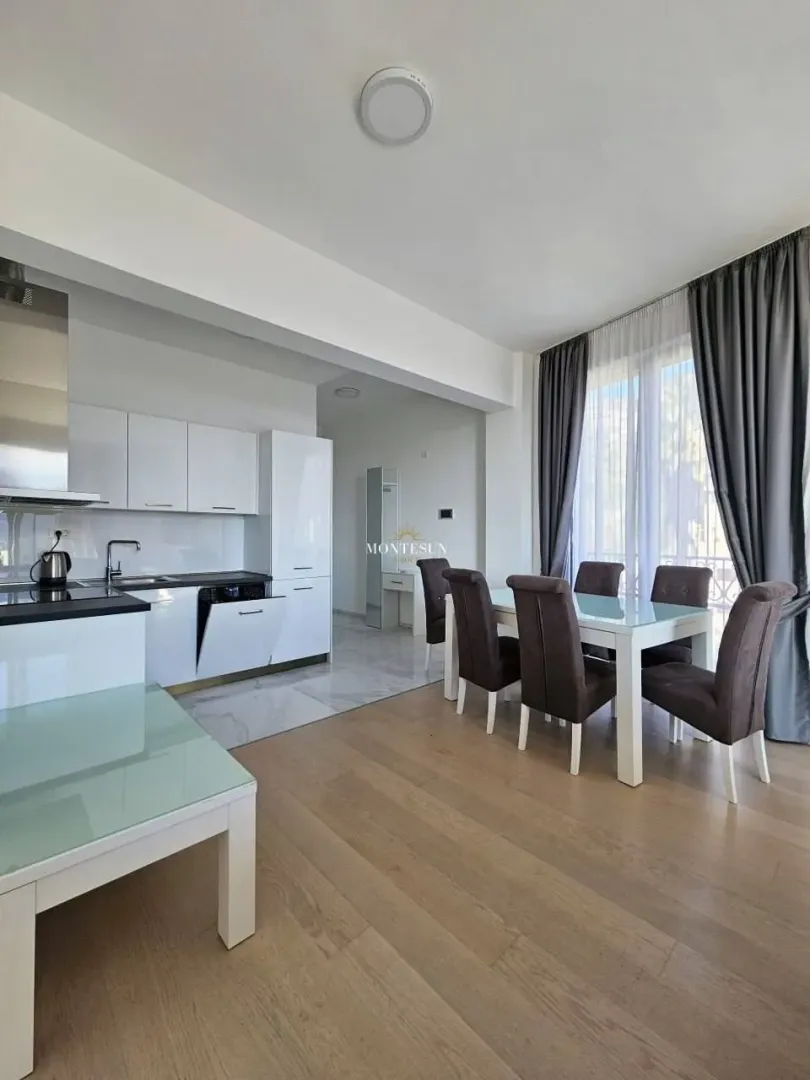 Rent, two bedroom apartment, 65m², Bečići, Budva