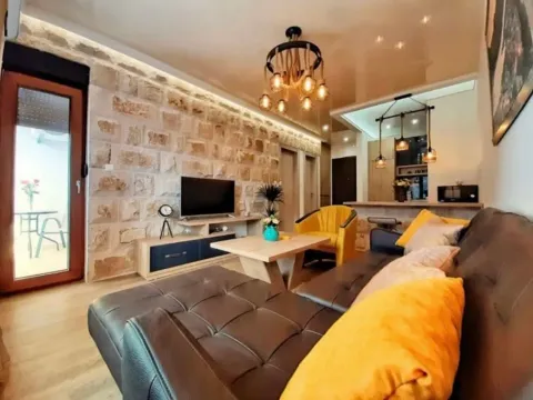 Rent, one bedroom apartment, 43m², Dobrota, Kotor