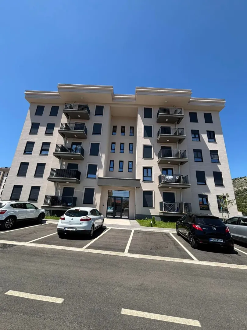 Izdavanje, jednosoban stan, 40m², Tološi, Podgorica