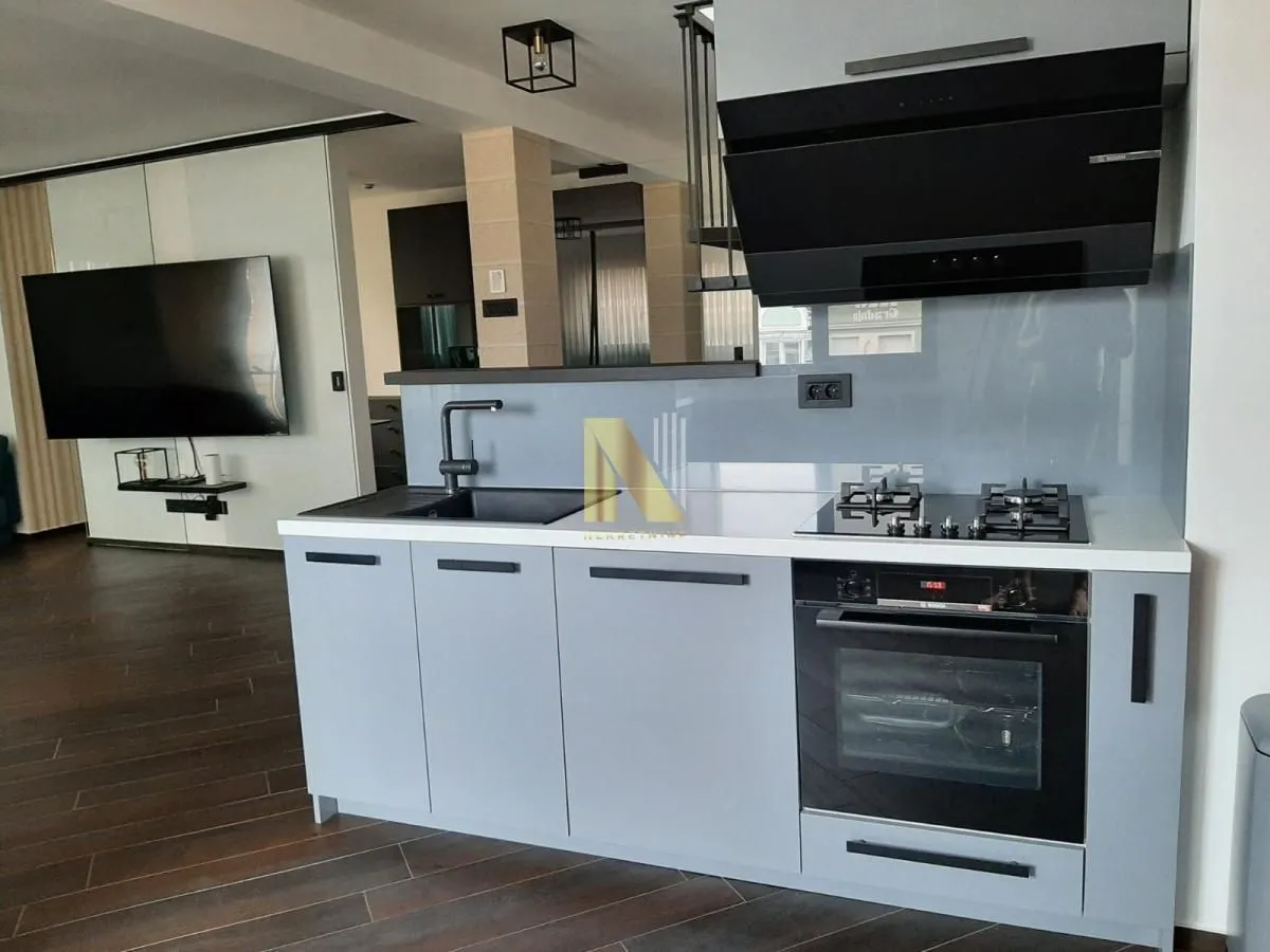Prodaja, četvorosoban stan, 176m², Centar, Novi Sad
