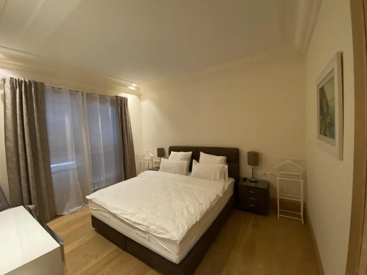 Prodaja, jednosoban stan, 76m², Tivat, Crna Gora