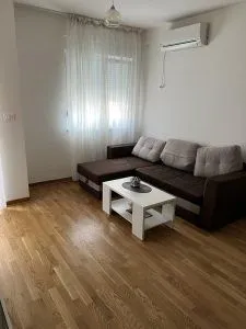 Izdavanje, jednosoban stan, 45m², City Kej, Podgorica